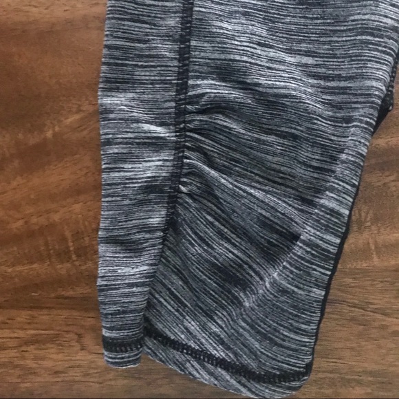 Crop Workout Leggings - Picture 3 of 7